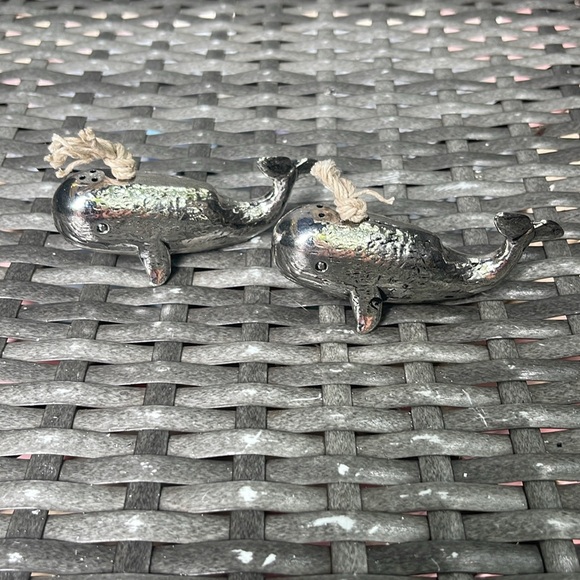 Ocean Whale Silver Kitchen Salt & Pepper Shakers - Heavy Quality - Picture 2 of 3